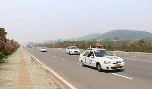 科目三考試費用及補(bǔ)考費是多少錢 兩者費用均300元左右