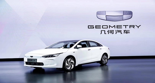 吉利電動(dòng)汽車(chē)5萬(wàn)左右，續(xù)航322km充電半小時(shí)