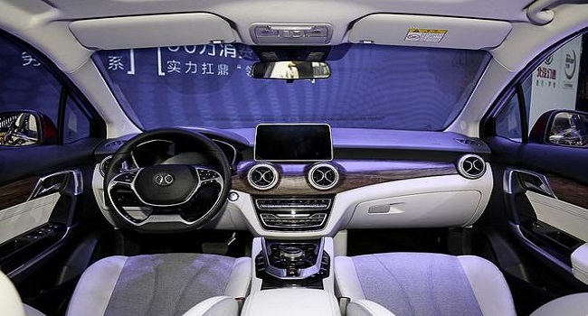 北汽eu5續(xù)航多少公里，續(xù)航強充電也方便