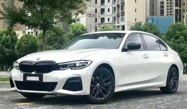 寶馬325li報價2022款落地價，2022新款報價31萬（全款落地最低33萬）