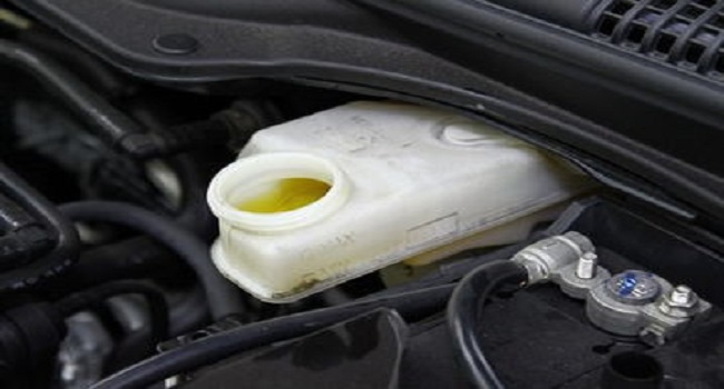 剎車油多長(zhǎng)時(shí)間更換一次，安全駕駛定期保養(yǎng)有必要