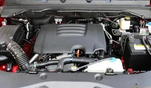 四驅(qū)柴油皮卡哪個(gè)好 炮售價(jià)10萬一臺(tái)(車身長(zhǎng)達(dá)5.4米)