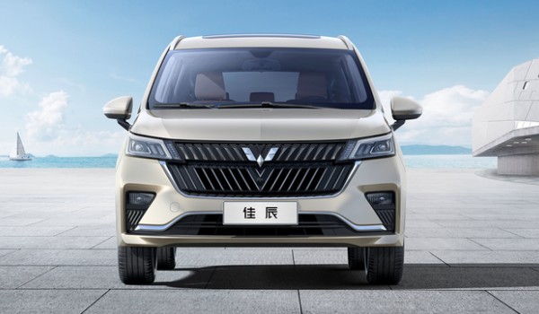 七座商務(wù)車(chē)10萬(wàn)以內(nèi) 五菱佳辰售價(jià)6萬(wàn)(搭載1.5T發(fā)動(dòng)機(jī))