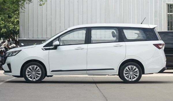 七座商務(wù)車(chē)10萬(wàn)以內(nèi) 五菱佳辰售價(jià)6萬(wàn)(搭載1.5T發(fā)動(dòng)機(jī))