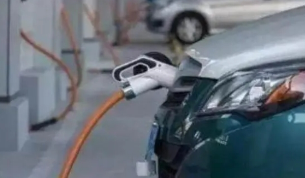 插電混動(dòng)好還是油電混動(dòng)好，插電混動(dòng)油耗更低（油電混動(dòng)更便利）