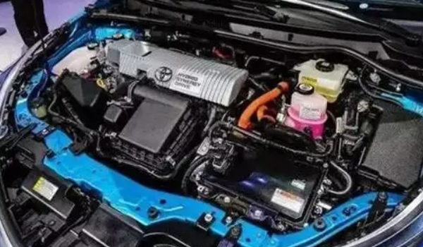 增程式混動(dòng)和插電式混動(dòng)的區(qū)別，主要區(qū)別是動(dòng)力的驅(qū)動(dòng)方式