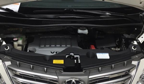 豐田埃爾法頂配配置及圖片 車(chē)身長(zhǎng)達(dá)4.9米(搭載2.5L發(fā)動(dòng)機(jī))