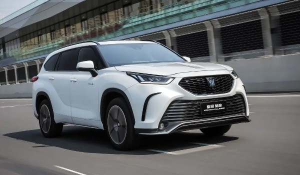 豐田皇冠陸放的油耗是多少 百公里油耗實測6L(一公里5毛錢)