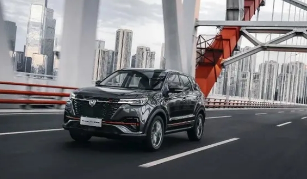 長安cs55plus藍鯨版2021款怎么樣，動力加速強勁（尺寸參數(shù)偏小）