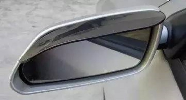 后視鏡有雨水看不清楚怎么辦，安全駕駛最重要