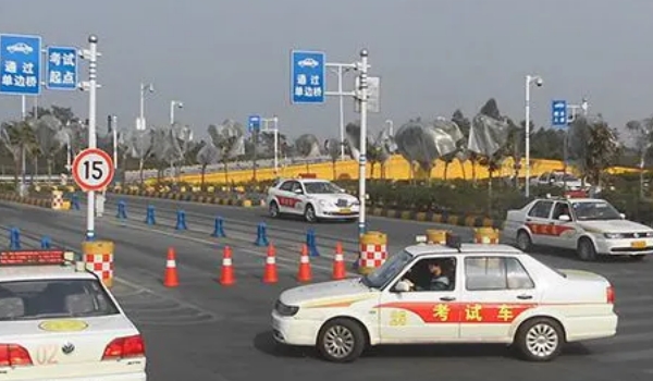 科二考試流程細節(jié)和要求，流程共六項（內(nèi)附項目扣分表）