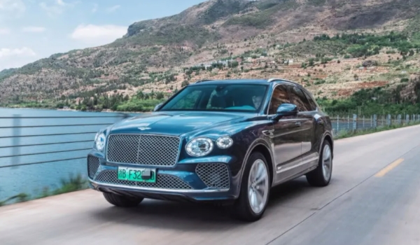 賓利最便宜多少錢(qián)一輛 飛馳添越插電混動(dòng)裸車(chē)238.50萬(wàn)元（全款265.31萬(wàn)元）