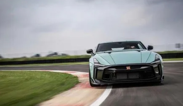 gtr是什么車，日產(chǎn)公司推出的一款跑車