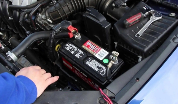 汽車(chē)蓄電池幾年換一次，新車(chē)保質(zhì)期三年或10萬(wàn)多公里