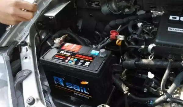 汽車(chē)蓄電池幾年換一次，新車(chē)保質(zhì)期三年或10萬(wàn)多公里