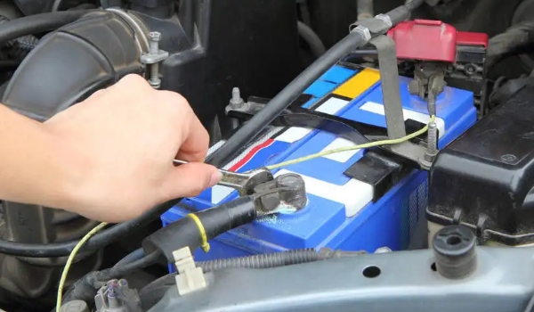 汽車(chē)蓄電池幾年換一次，新車(chē)保質(zhì)期三年或10萬(wàn)多公里