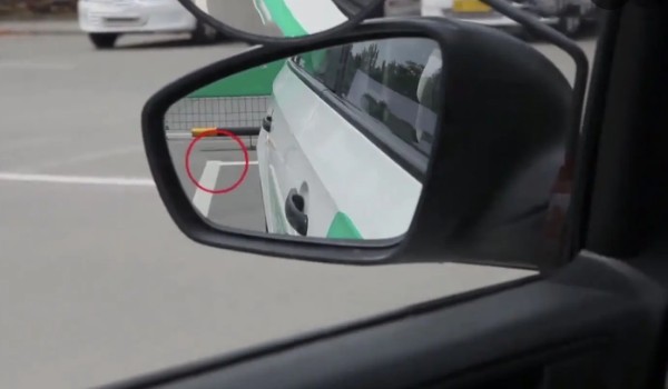 倒車入庫怎么找點(diǎn)位最準(zhǔn)確 做好四個步驟(坐姿后視鏡方向盤車速)