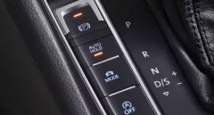 自動(dòng)駐車怎么正確使用，配合電子手剎就是雙重保護(hù)