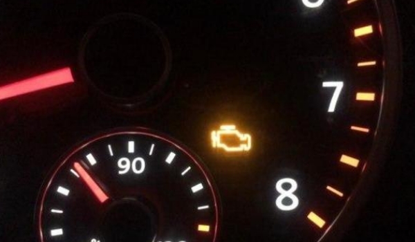 發(fā)動機故障燈亮了還能開嗎，能開但是最好不要開