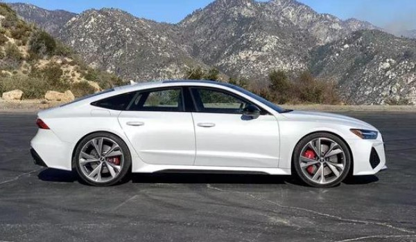 奧迪rs7落地價(jià)要多少錢 rs7落地價(jià)176萬(wàn)(新車146萬(wàn))