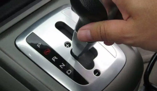 自動擋汽車的正確起步與停車 起停方式非常簡單（新手快速掌握）