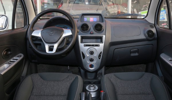 海馬愛尚ev純電動汽車怎么樣 續(xù)航可達100km(配置功能豐富)