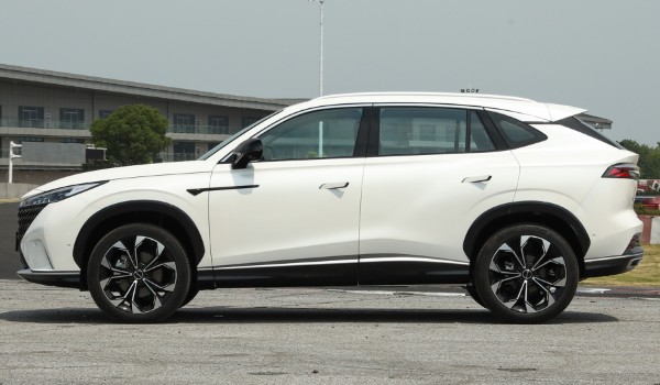 榮威rx5怎么樣值得購買嗎 車身長(zhǎng)達(dá)4.6米(百公里油耗8.5L)