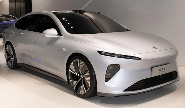 智己l7和蔚來et7哪個好 蔚來et7動力強(qiáng)(車身長達(dá)5.1米)