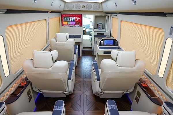 豐田考斯特9座商務(wù)車多少錢，市場報價90萬起（裸車最高優(yōu)惠12萬）