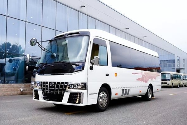 豐田考斯特9座商務(wù)車多少錢，市場報價90萬起（裸車最高優(yōu)惠12萬）