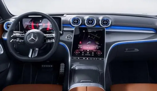 奔馳c級(jí)內(nèi)飾圖片，極具科技感和質(zhì)感