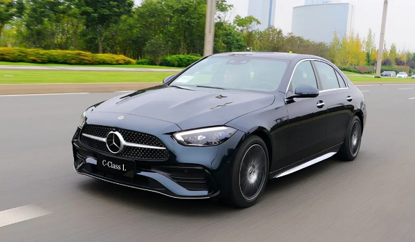 奔馳c級(jí)內(nèi)飾圖片，極具科技感和質(zhì)感