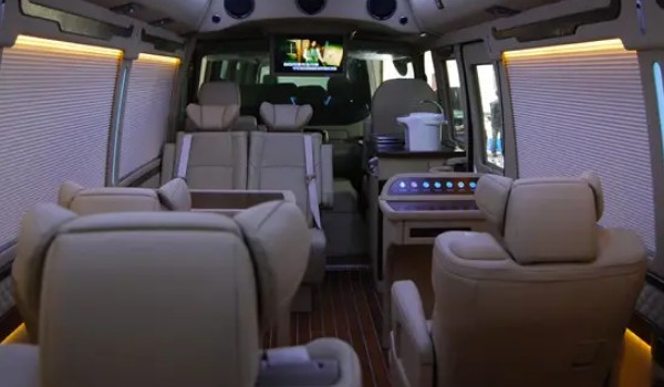 豐田考斯特12座多少錢一輛 考斯特12座高級(jí)版僅售42萬(wàn)