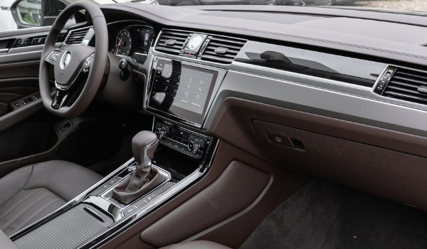 大眾輝昂怎么樣值得買(mǎi)嗎 車(chē)身長(zhǎng)達(dá)5米(搭載2.0T發(fā)動(dòng)機(jī))