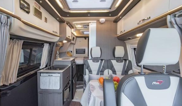 福特小房車16.8萬，內(nèi)裝精致全面（適合兩人旅行）