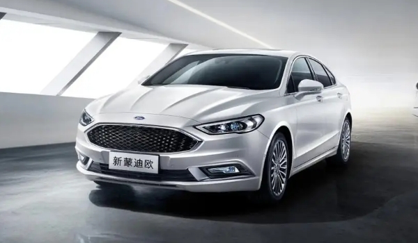 福特蒙迪歐怎么樣，標(biāo)配2.0T+8AT的動力總成（尺寸參數(shù)越級）