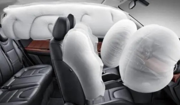 凱迪拉克ct4的安全性怎么樣 駕駛輔助功能豐富(搭載6個保護(hù)氣囊)