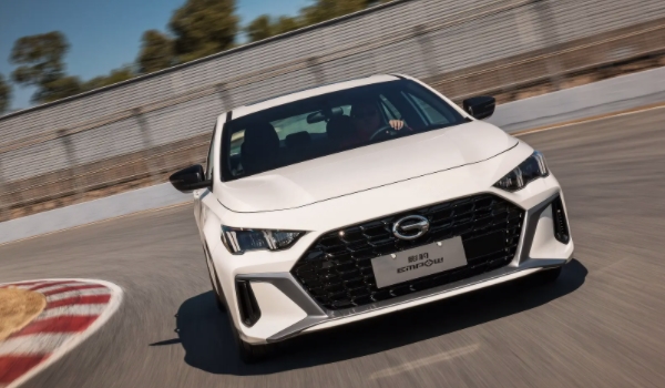 傳祺影豹j15最低價(jià)格 車輛售價(jià)是11.8萬元（全款落地12.99萬）