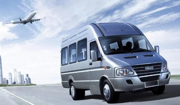 依維柯4米2廂式貨車報價，依維柯得意報價僅10萬起