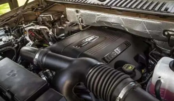 林肯領(lǐng)航員發(fā)動機怎么樣 搭載3.5T渦輪增壓發(fā)動機(動力很強)