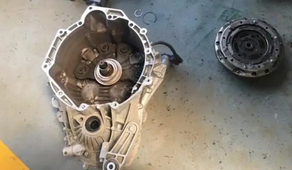 福特?？怂沟?at變速箱怎么樣 質(zhì)量穩(wěn)定故障率低(駕駛平順性高)