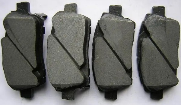 剎車片多久換一次 6萬(wàn)公里更換一次(定期檢查剎車狀態(tài))