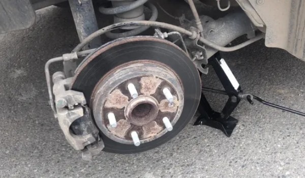 剎車片多久換一次 6萬(wàn)公里更換一次(定期檢查剎車狀態(tài))