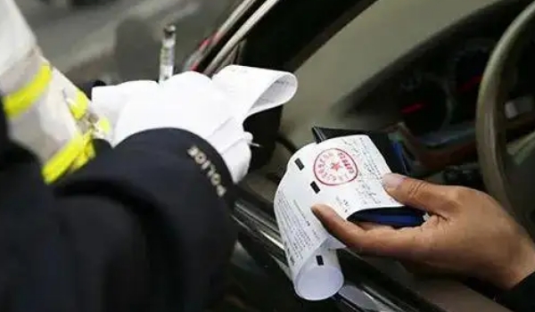 a2駕駛證能開什么車，屬于增駕車型（可以開牽引車）