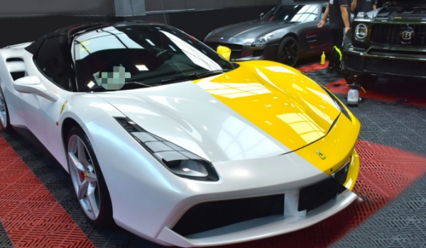 汽車貼膜多少錢，價格最低幾百元左右（不過材料劣質(zhì)）