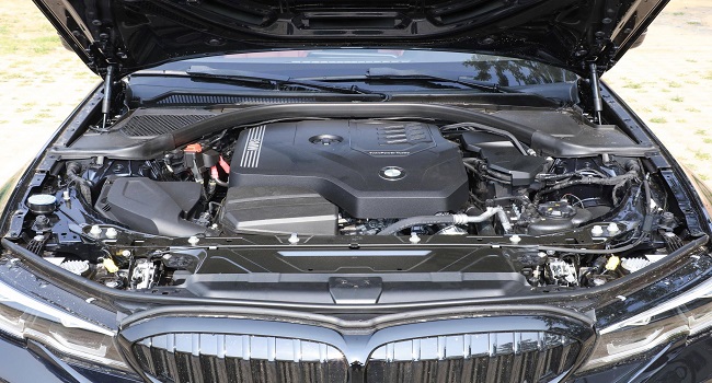 寶馬三系325i曜夜版落地價多少，整體平順性不錯