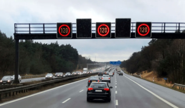 超速扣分標(biāo)準(zhǔn) 扣分標(biāo)準(zhǔn)分為多種（標(biāo)準(zhǔn)：1分/3分/6分/9分/12分）