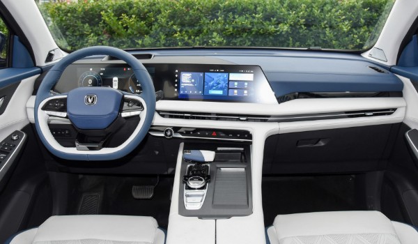長安cs75plus藍(lán)鯨版2022款參數(shù) 搭載2.0T發(fā)動機(jī)(車身長達(dá)4.7米)