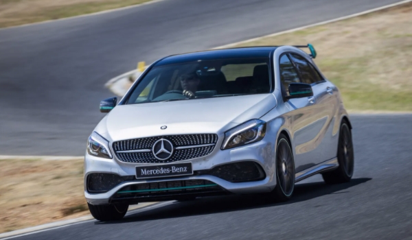 20萬左右的奔馳車有哪幾款 這兩款車型符合要求（性能好/動力強）