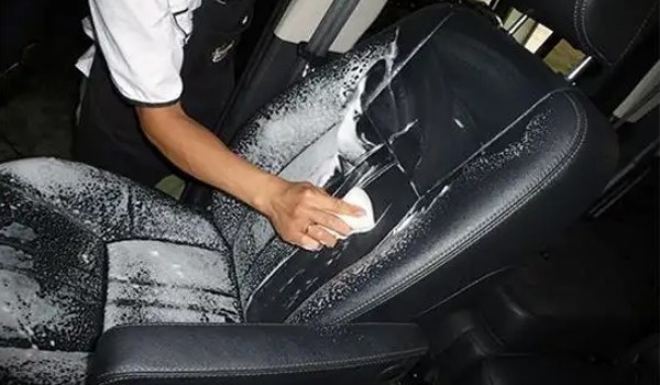 汽車內飾多久清洗一次 3個月清洗一次(更換季時清洗)